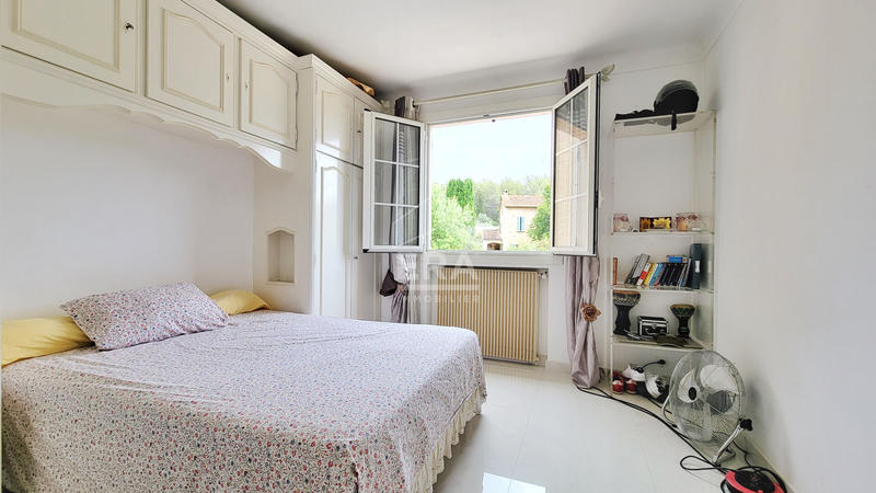 Maison - 270 m² - 8 pièces