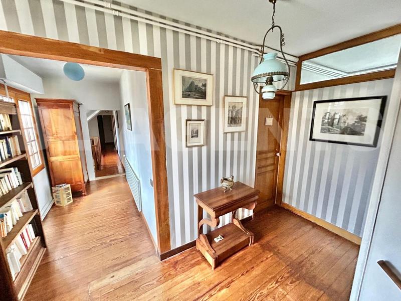 Maison - 360 m² - 13 pièces