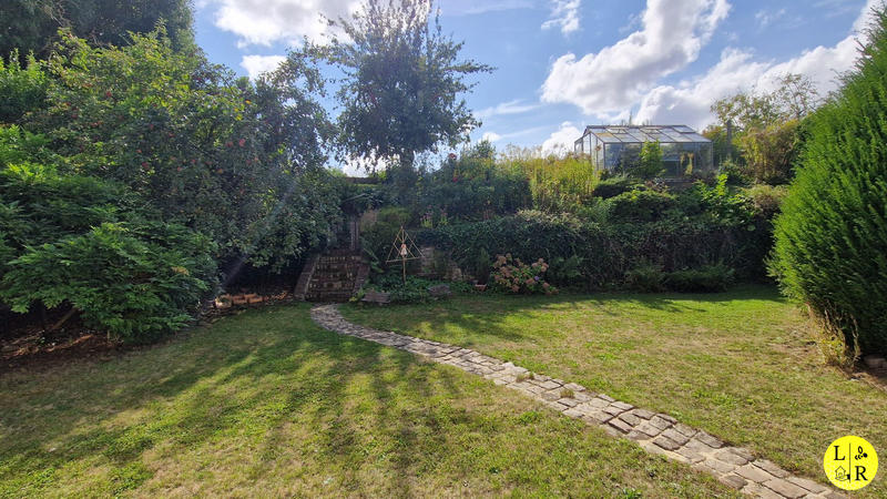 Maison - 241 m² - 8 pièces