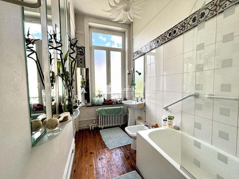 Maison - 326 m² - 11 pièces