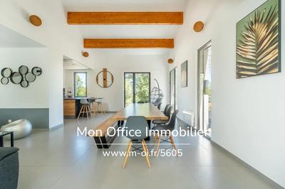 Villa - 220 m² - 5 pièces