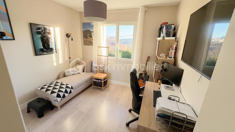 Maison - 95 m² - 5 pièces