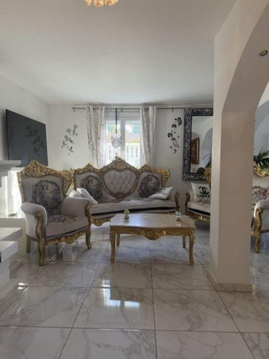 Maison - 180 m² - 5 pièces