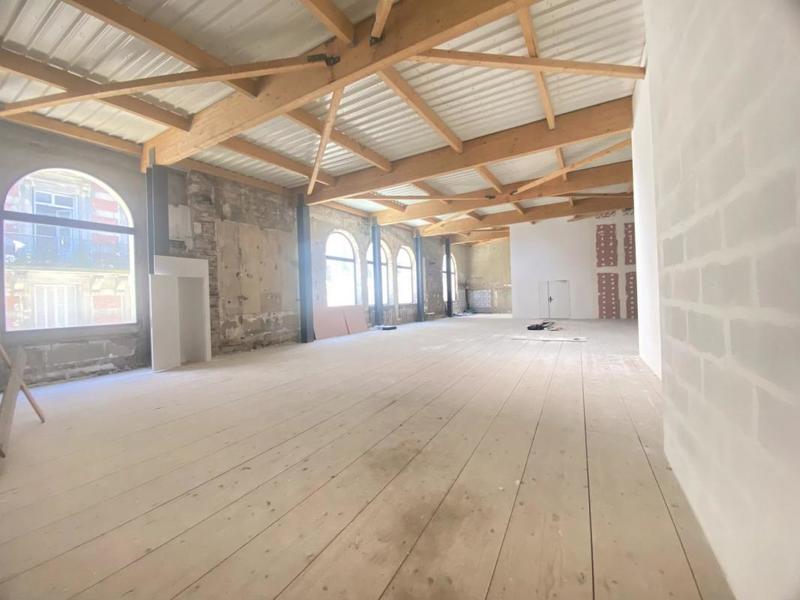 Local commercial - 246 m² - 1 pièce
