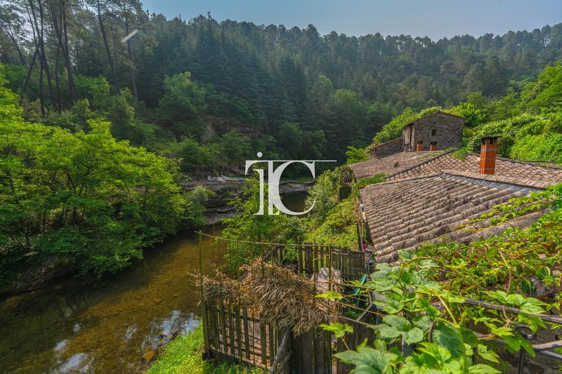 Maison - 324 m² - 13 pièces