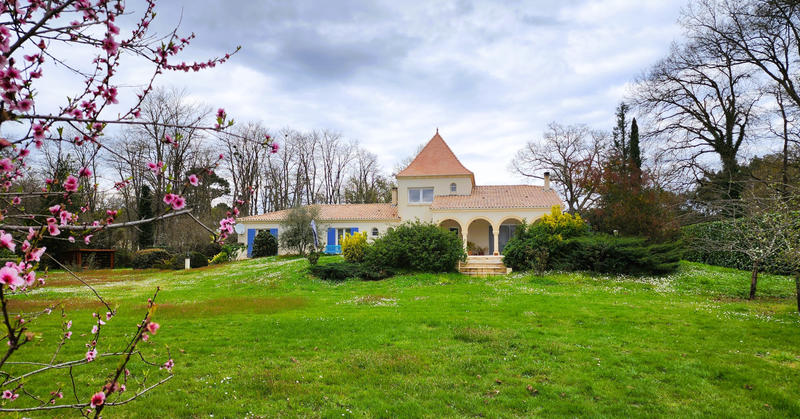 Maison - 218 m² - 8 pièces