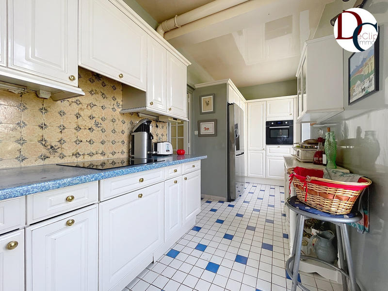 Maison - 335 m² - 9 pièces