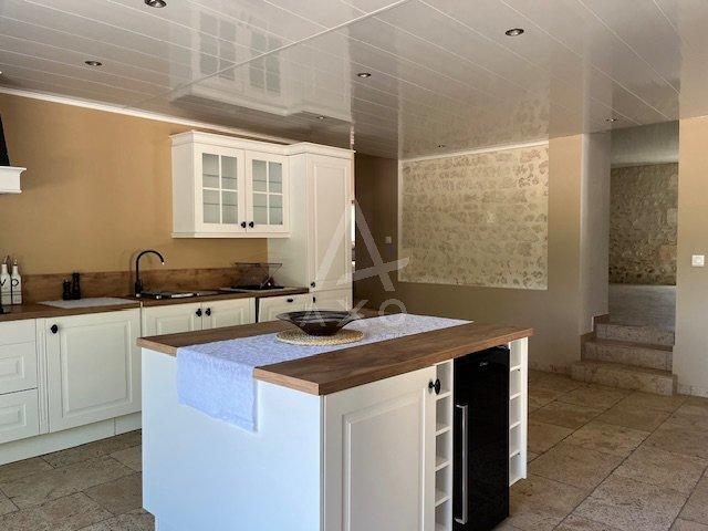 Maison - 220 m² - 6 pièces