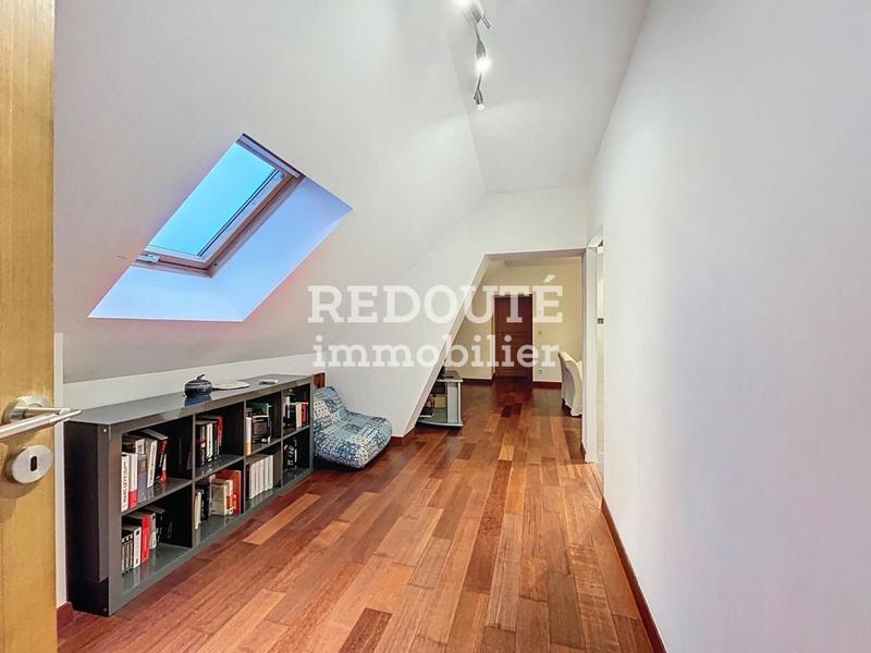 Maison - 236 m² - 8 pièces