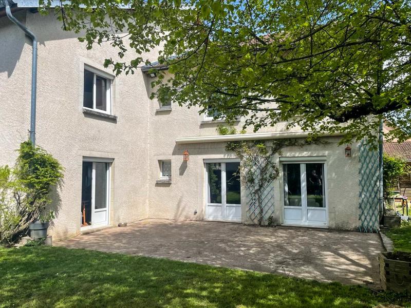 Maison - 305 m² - 10 pièces