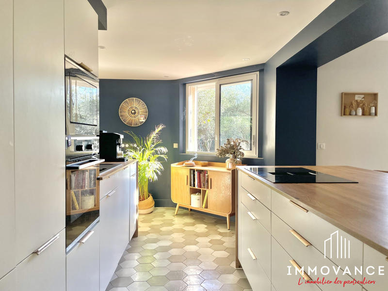 Maison traditionnelle - 240 m² - 6 pièces