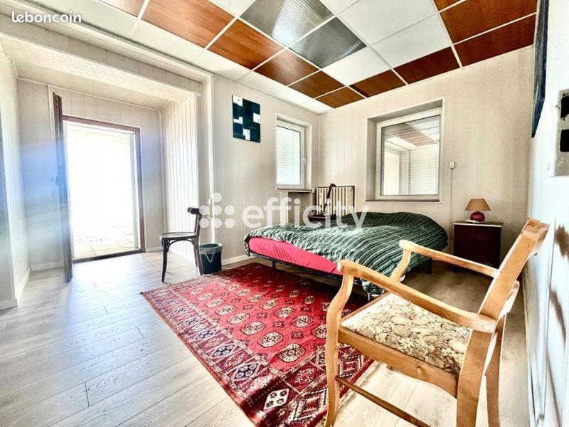 Maison - 235 m² - 8 pièces