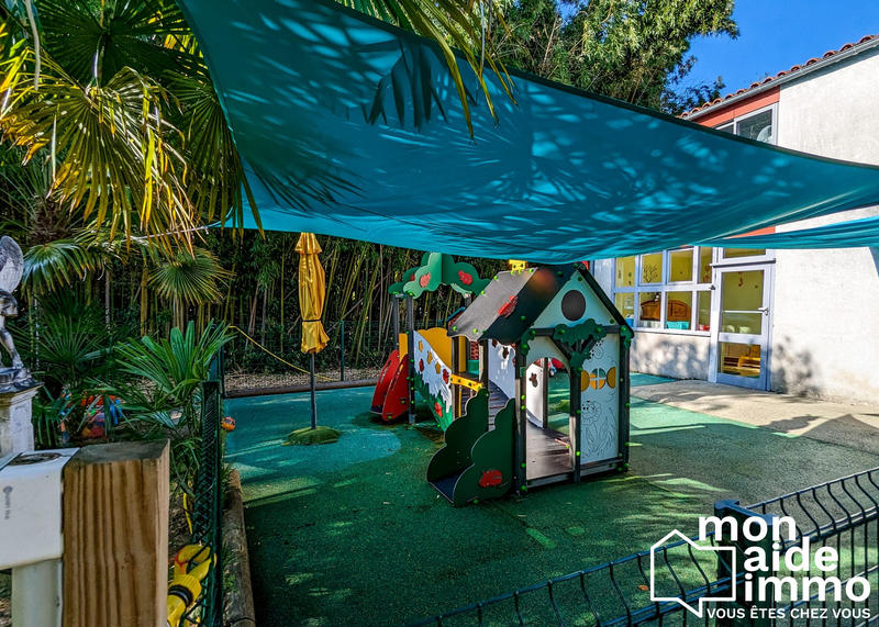 Local d'activités - 280 m² - 15 pièces