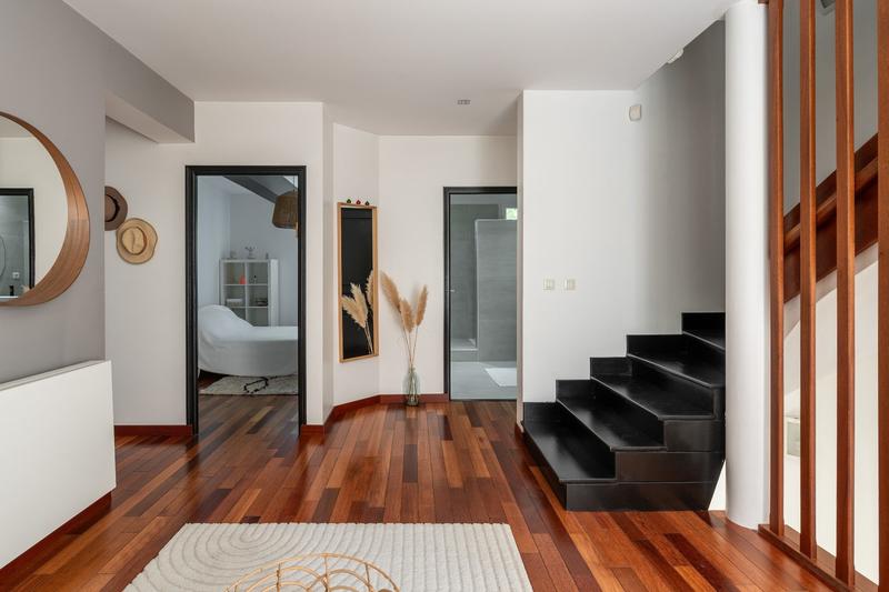 Maison - 335 m² - 8 pièces