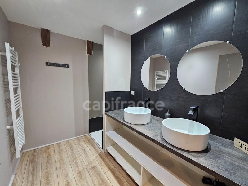 Propriété - 820 m² - 18 pièces