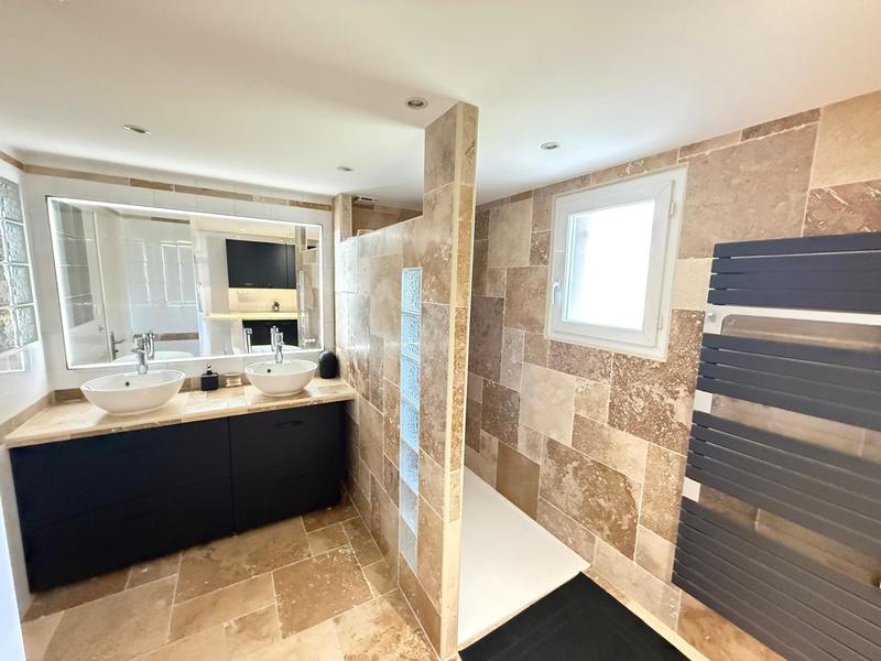 Maison - 182 m² - 7 pièces