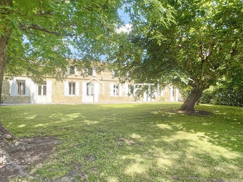 Maison - 280 m² - 8 pièces