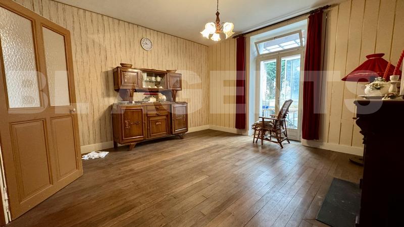 Maison ancienne - 167 m² - 8 pièces