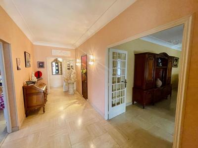 Maison - 240 m² - 5 pièces