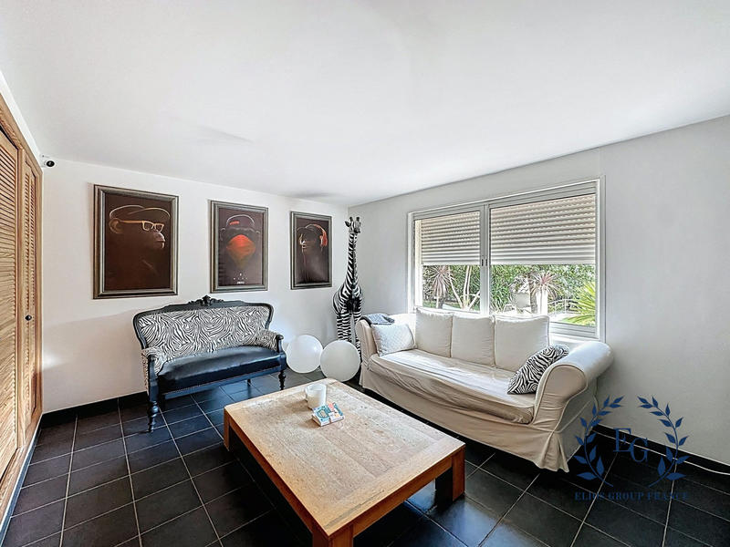 Maison traditionnelle - 207 m² - 7 pièces