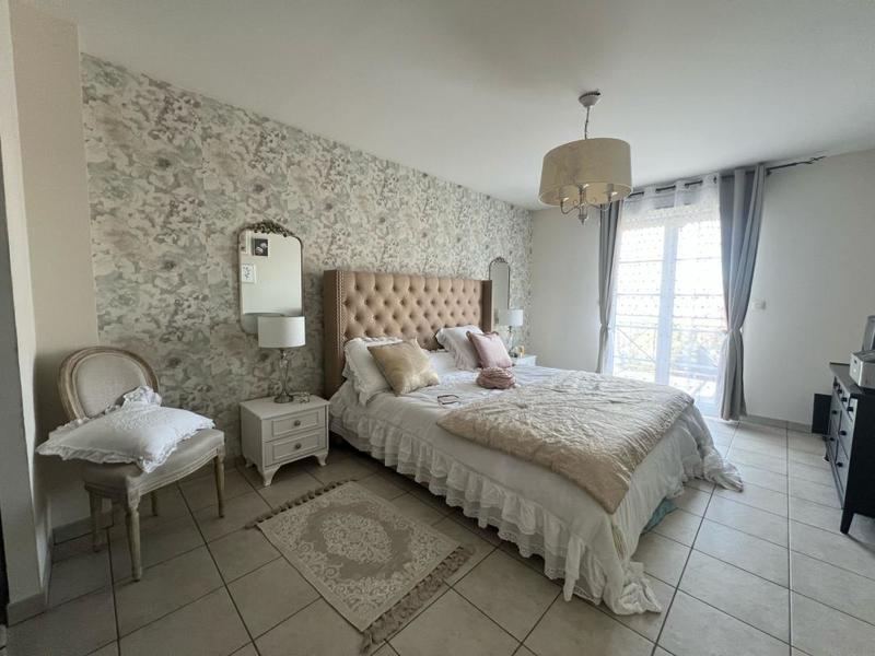 Maison - 230 m² - 9 pièces