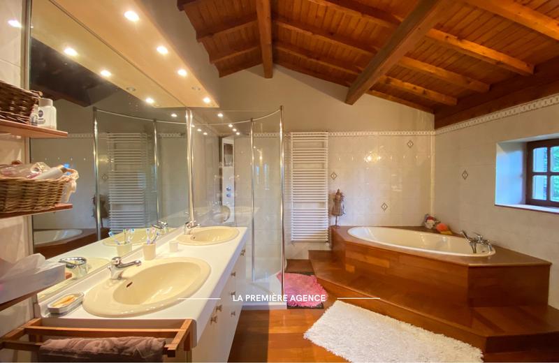 Maison - 320 m² - 9 pièces