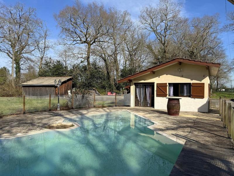 Propriété - 205 m² - 7 pièces