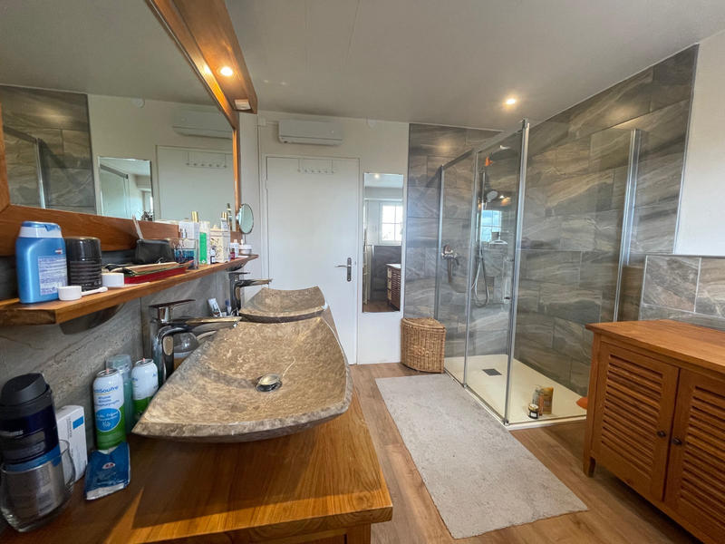 Maison - 246 m² - 10 pièces