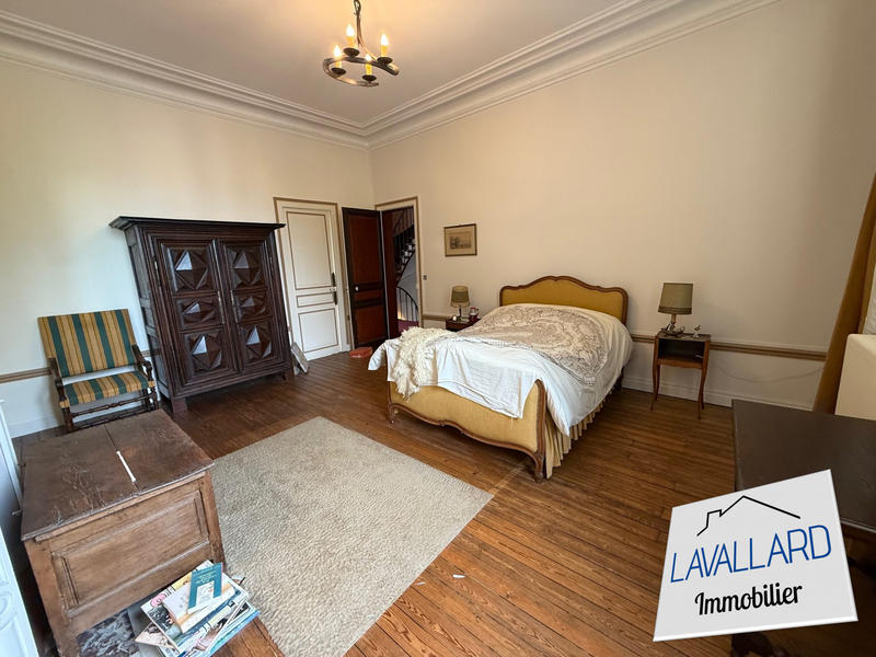 Maison - 290 m² - 8 pièces