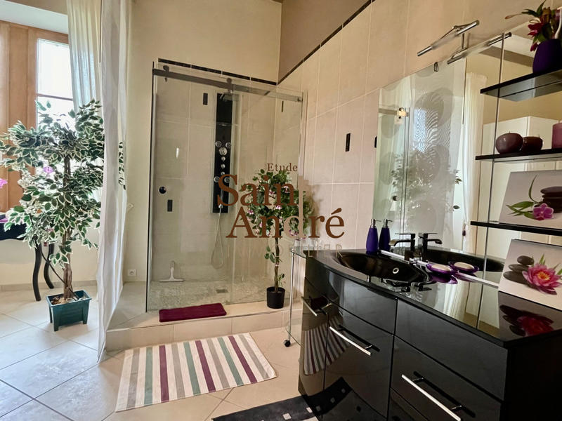 Maison - 300 m² - 8 pièces