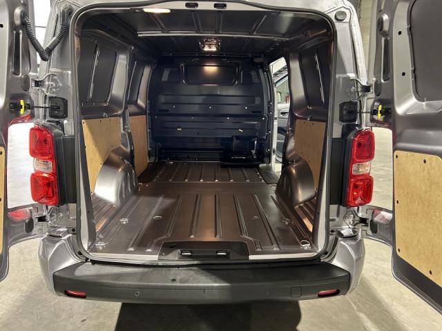 Citroën Jumpy Fourgon 27 491,00 Ht - Xl Long 2.0 BLUEHDi 180 Ch Eat8 Gris Pack Look Camera Moduwork Apple Expert