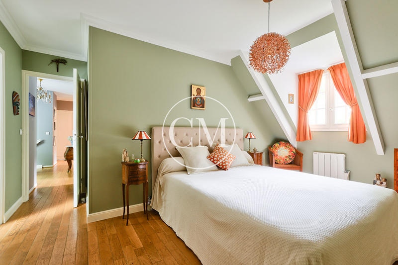 Maison - 271 m² - 7 pièces