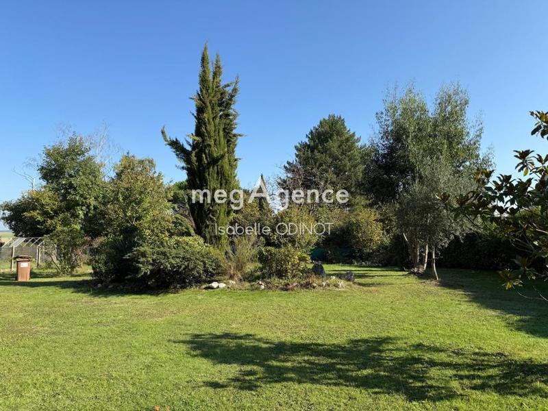 Terrain constructible - 1 018 m²