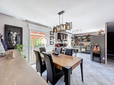 Maison - 140 m² - 5 pièces