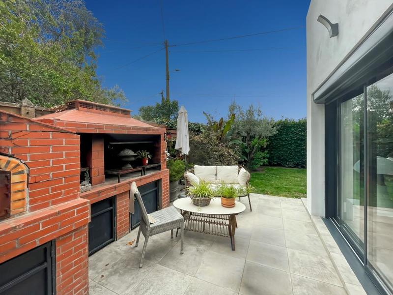 Maison - 241 m² - 10 pièces