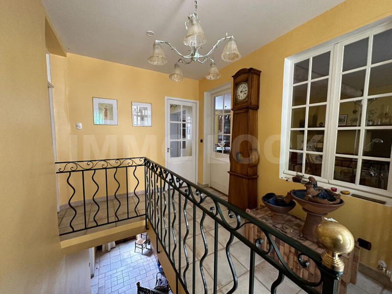 Maison - 285 m² - 14 pièces