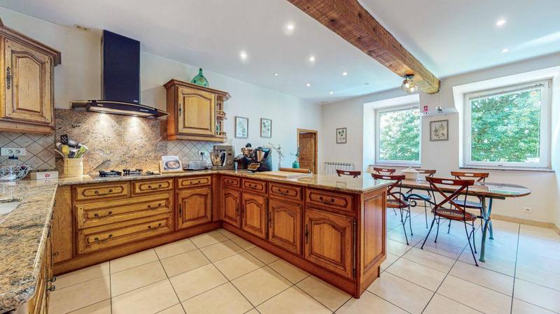 Demeure - 677 m² - 26 pièces