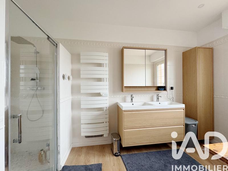 Maison - 300 m² - 8 pièces