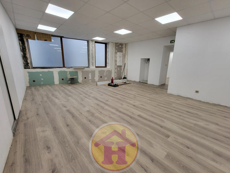 Local commercial - 82 m² - 2 pièces