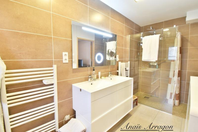 Maison - 230 m² - 6 pièces