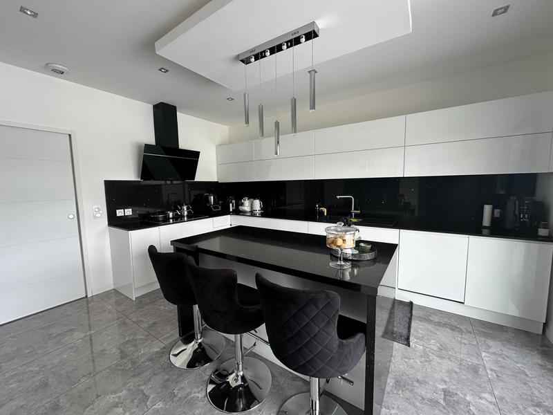 Maison - 143 m² - 5 pièces