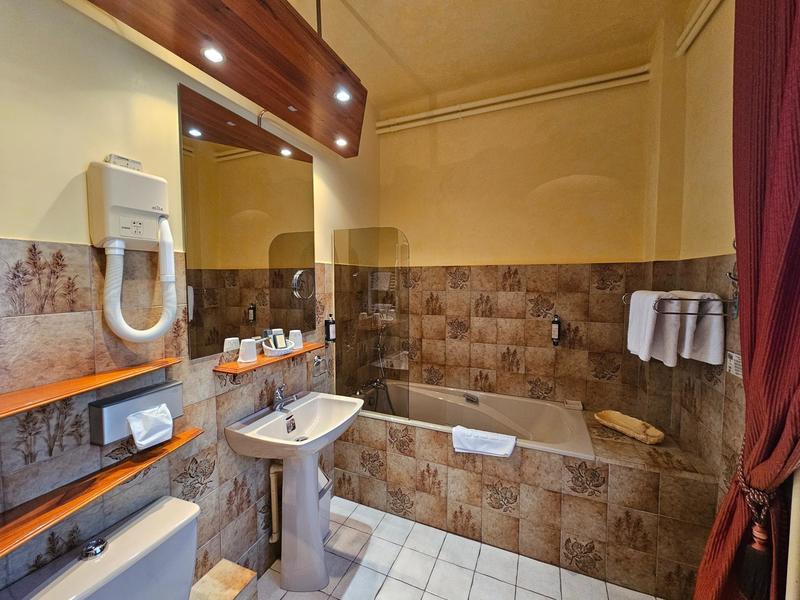 Local commercial - 370 m² - 15 pièces