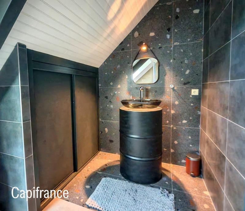 Maison - 230 m² - 8 pièces