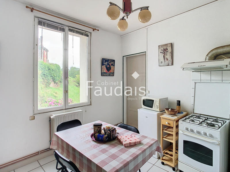 Maison - 250 m² - 8 pièces