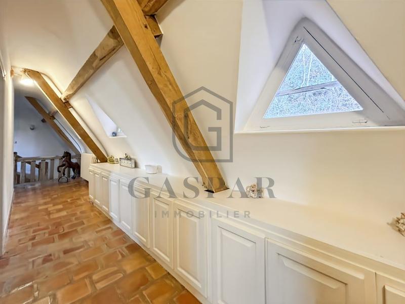 Maison - 225 m² - 8 pièces