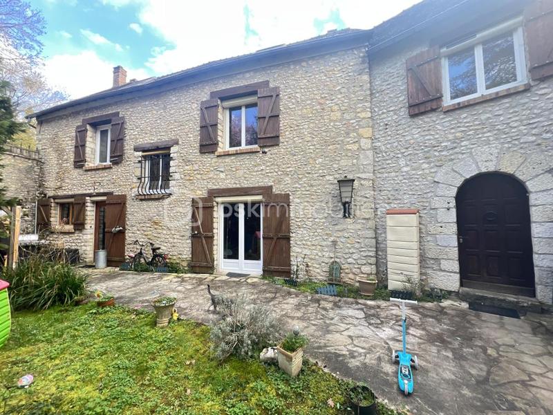 Maison - 205 m² - 7 pièces