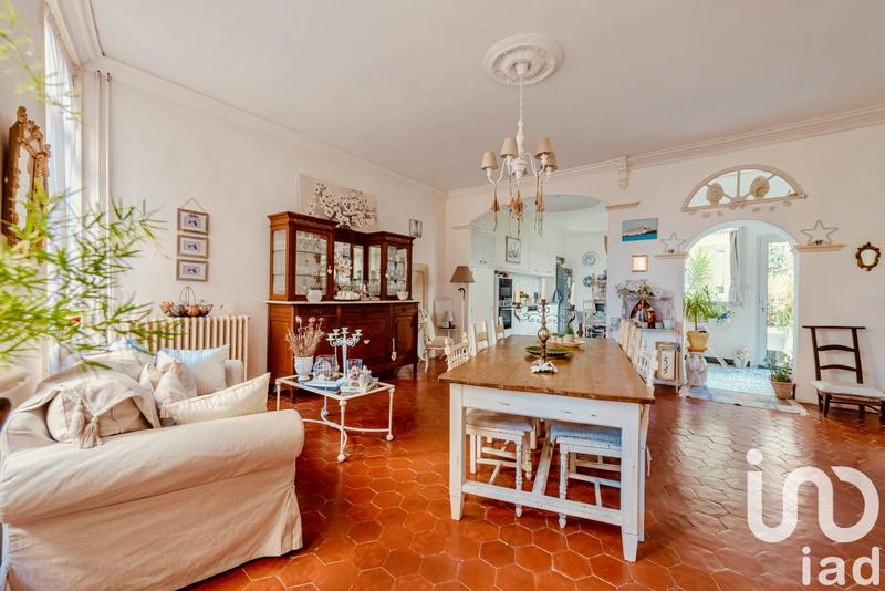 Maison - 366 m² - 26 pièces