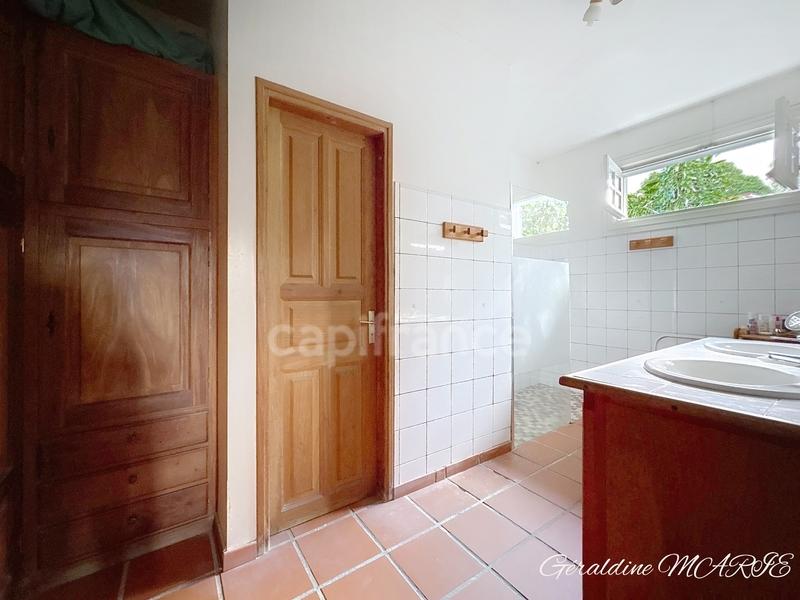 Maison - 242 m² - 6 pièces