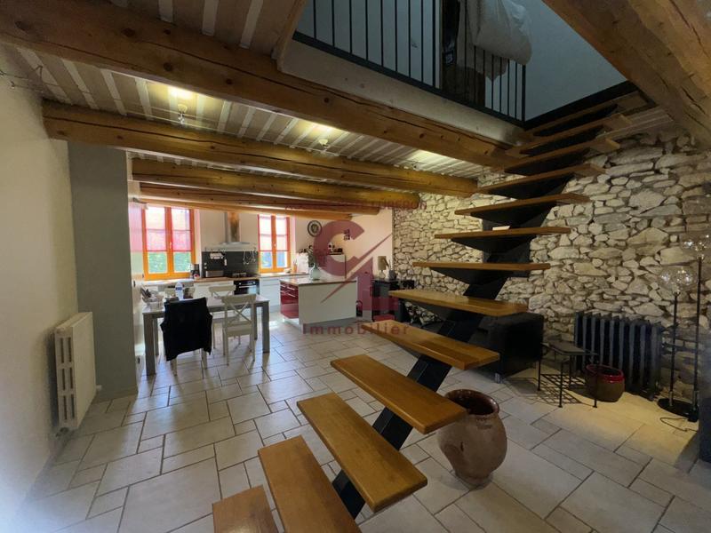 Maison - 270 m² - 6 pièces