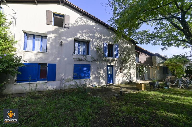 Maison - 230 m² - 9 pièces